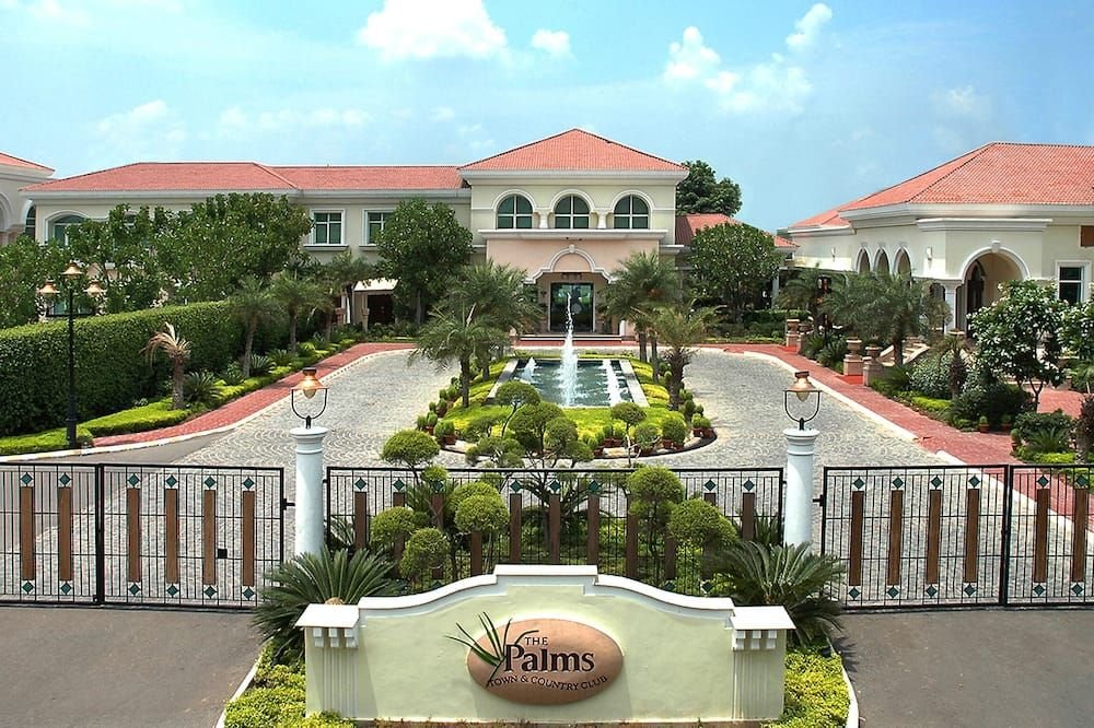 THE PALMS TOWN & COUNTRY CLUB